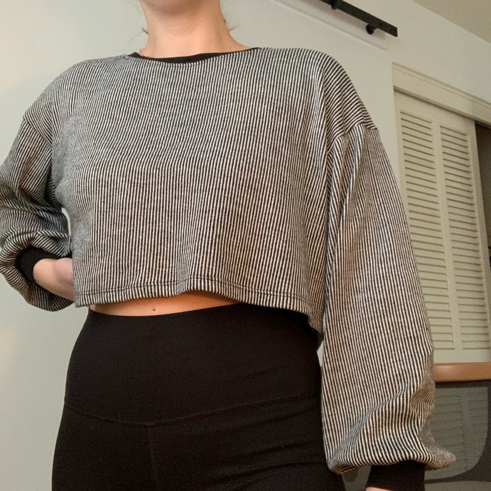 Black and white crop top